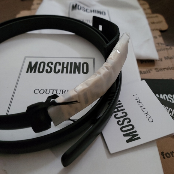 ⭐Moschino⭐- Women's Leather Logo Belt - Picture 4 of 15